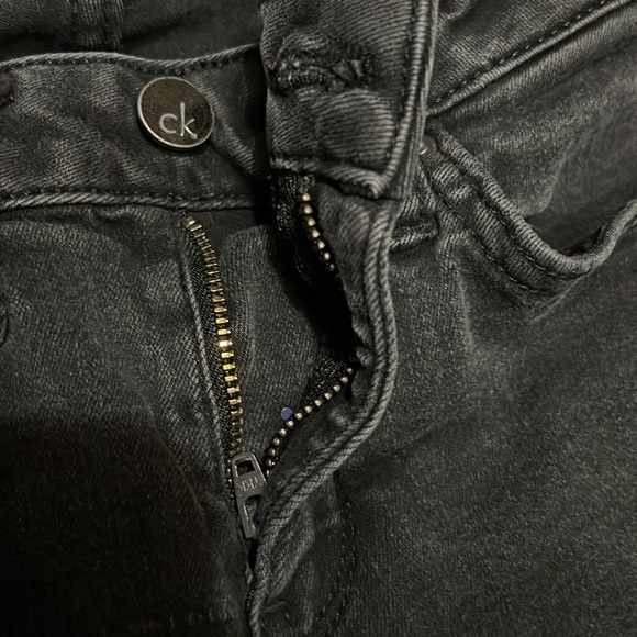 2/$22 Calvin Klein black size 4 straight leg/skinny jeans. Gently used. - Picture 5 of 8